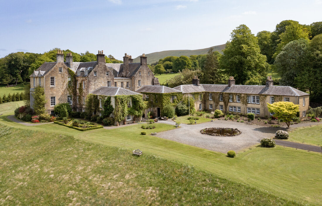 ON THE MARKET: 17TH CENTURY MANSION OWNED BY SCOTTISH COMEDIAN CRAIG FERGUSON