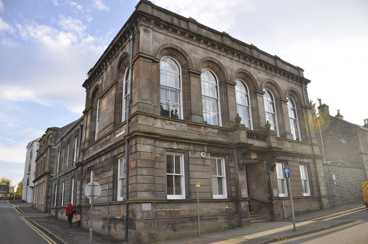 Married man guilty of raping teenager in Oban