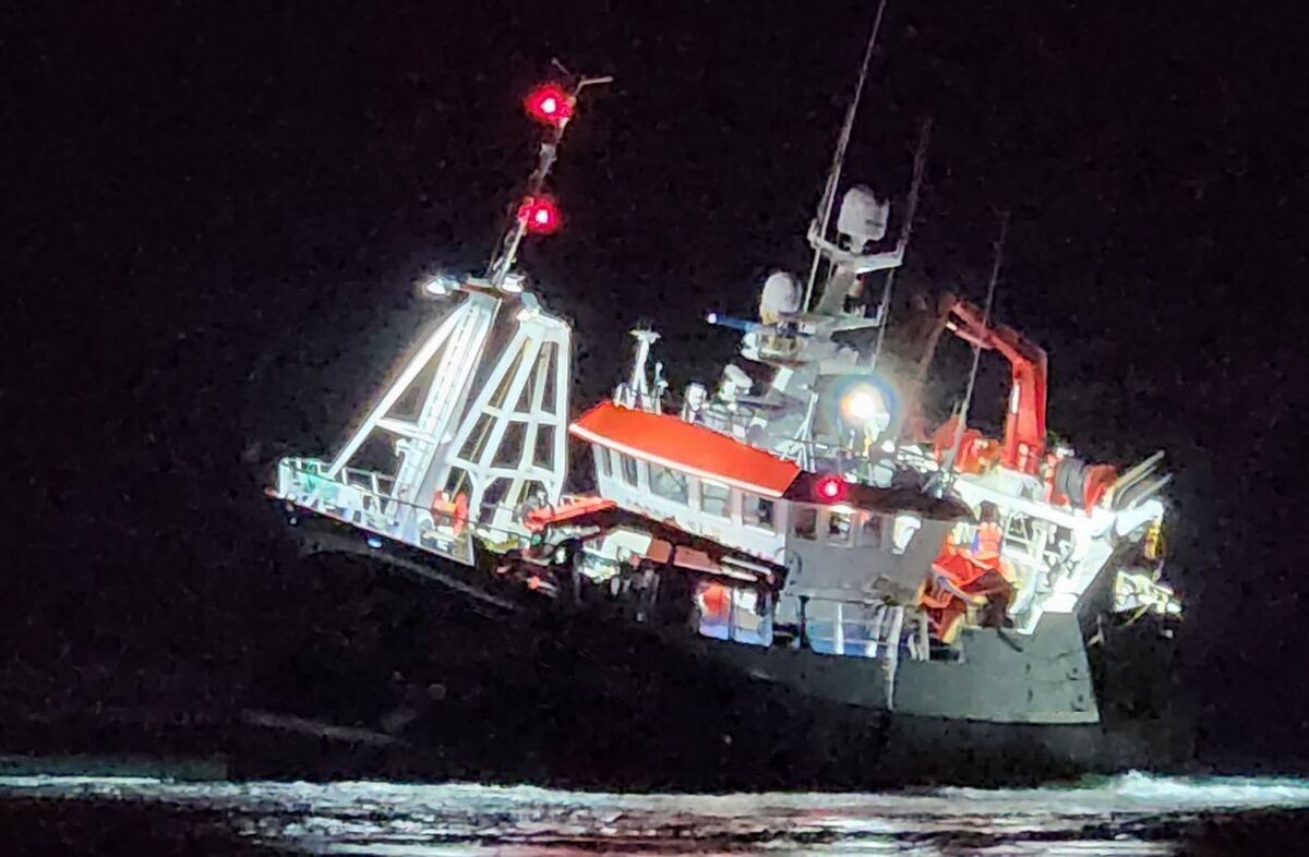 Fishing vessel aground on rocks off Kylerhea (main). Photograph: RNLI/Andrew MacDonald.