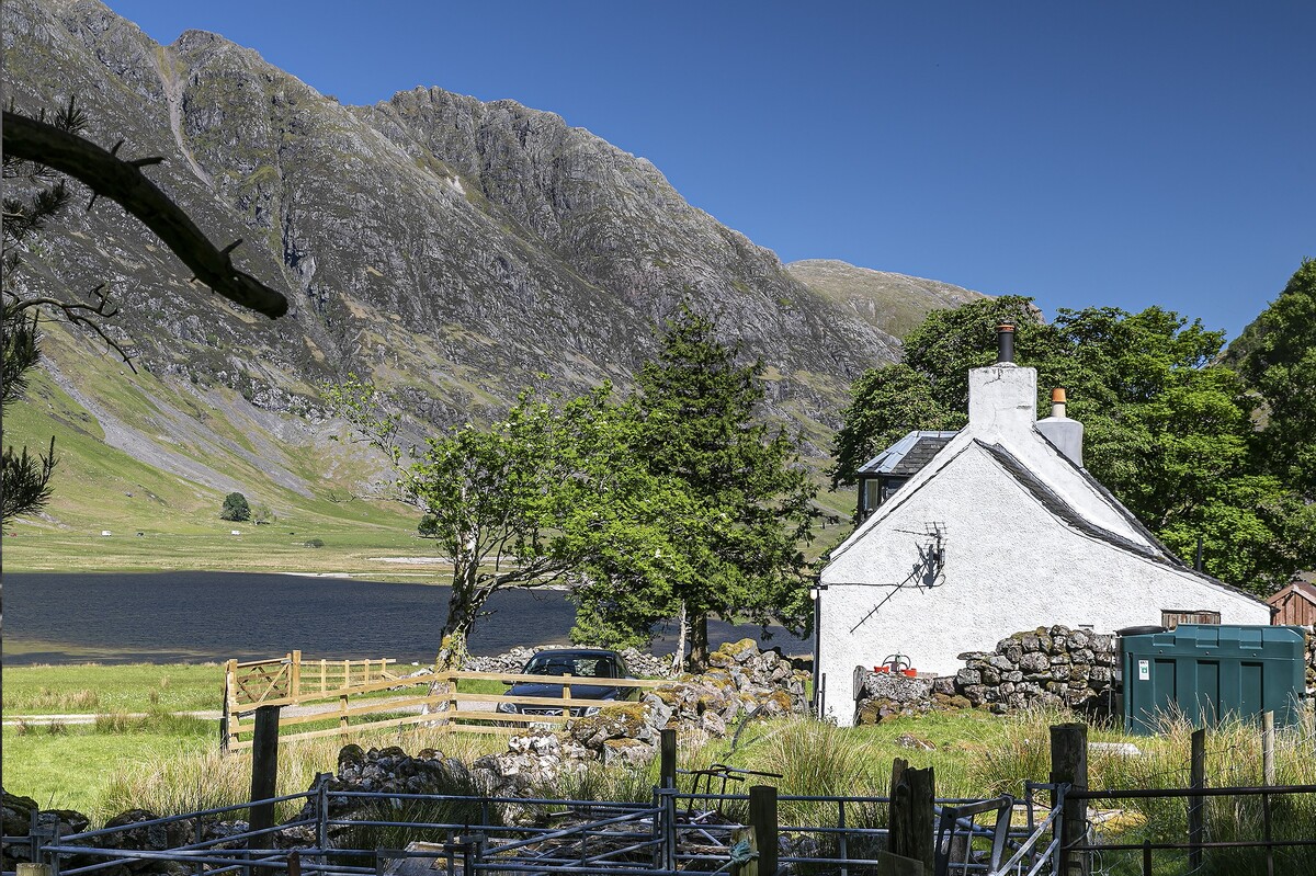 WEB_NO_F05_TravelInTime#29_24_Achnambeithach_Aonach Eagach_Estelle Slegers Helsen.jpg