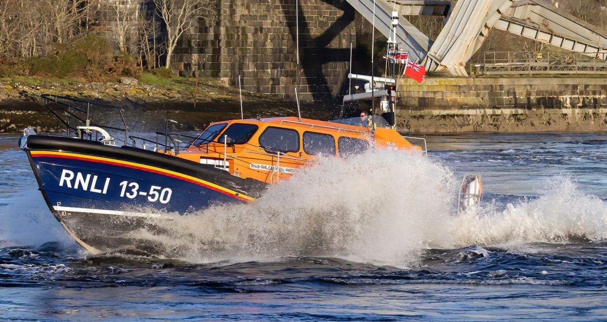 Oban Lifeboat comes to the rescue of stricken yacht off Port Appin