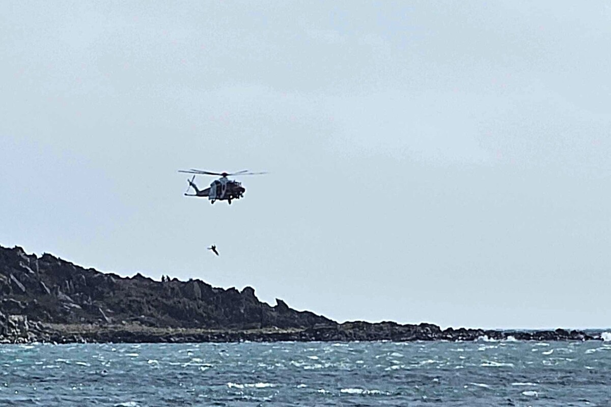 Airlift rescue for paddleboarders who drifted out to sea