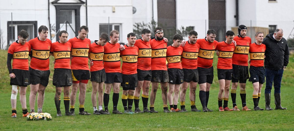 Lochaber players in a minute's silence in memory of two Lochaber RFC stalwarts, former player and youth coach Neil Yule and former club president Angus Nicolson. Iain Ferguson, alba.photos.