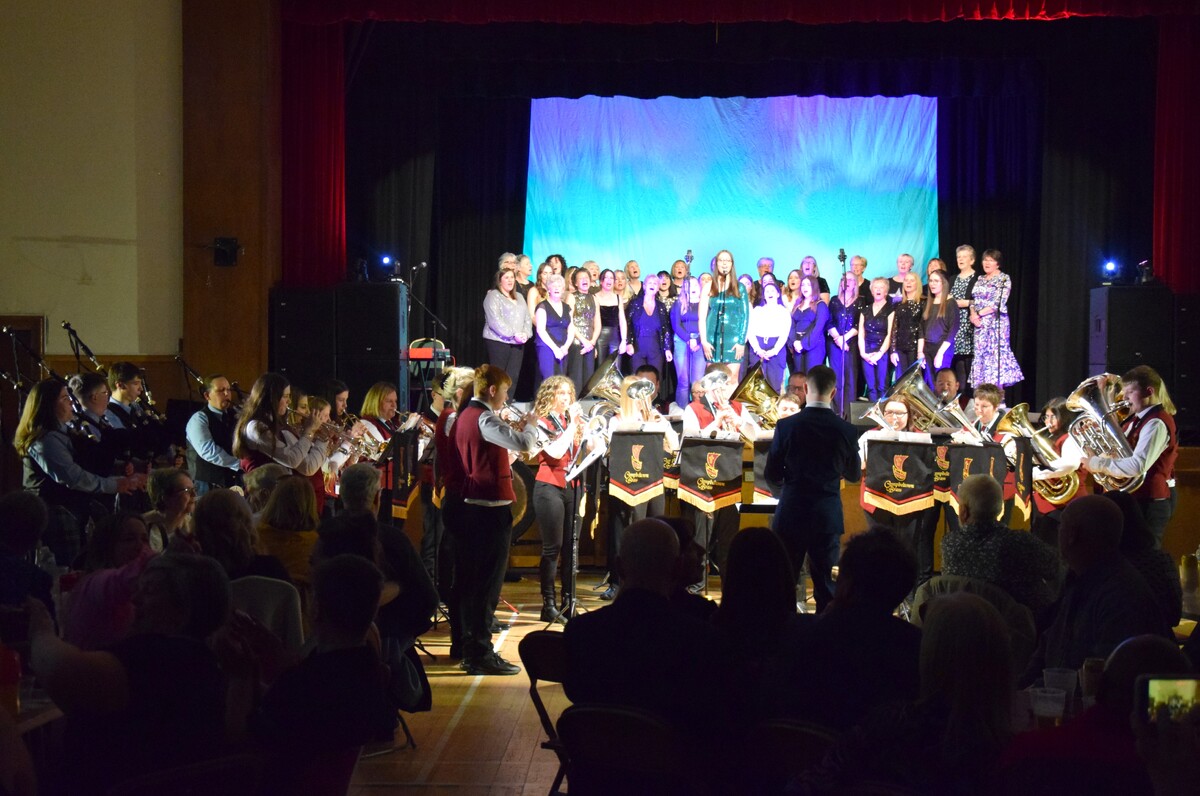 Kintyre Schools Pipe Band, Campbeltown Brass and Kintyre Chorale performed together.