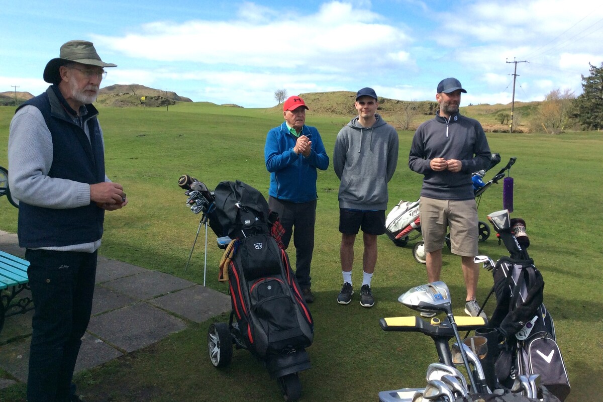 Golfers tee off for Marie Curie fundraiser