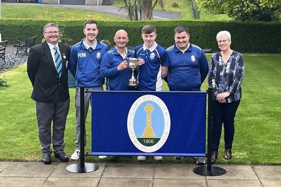 Johnnie’s team take Leishman memorial bowls trophy