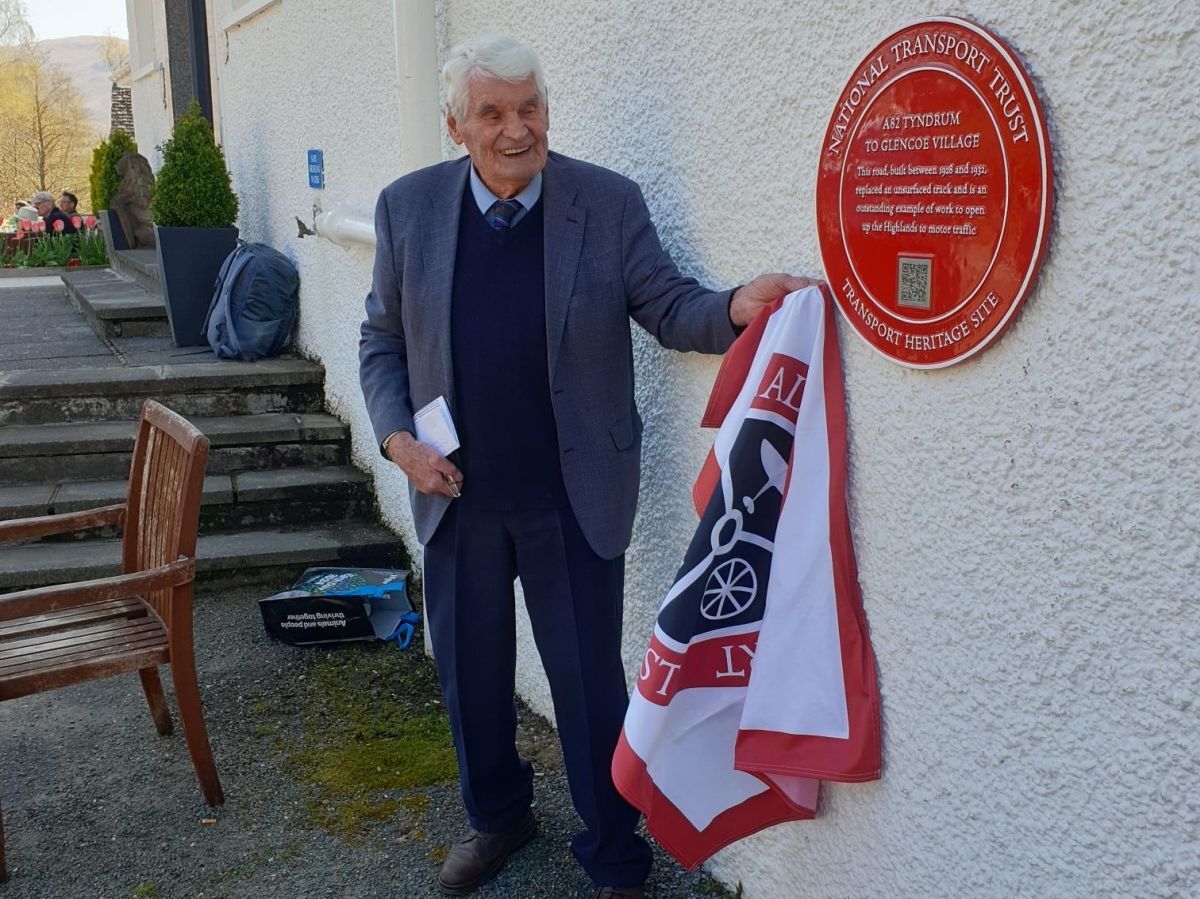 National Transport Trust Vice President John Cameron CBE unveils the Red Wheel plaque at the Bridge of Orchy Hotel. Photograph: National Transport Trust