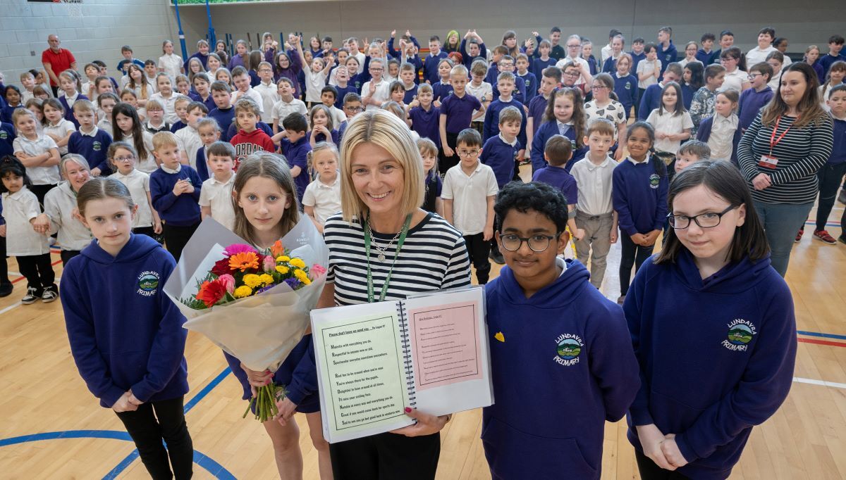 Pupils and staff say farewell to a much valued staff member. Photograph: Iain Ferguson, alba.photos.