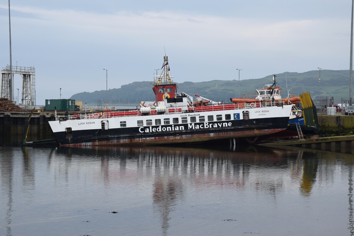 CalMac ferry left high and dry after tide goes out during overhaul