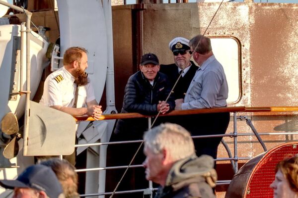 TV star spotted sailing into Oban on the deck of the PS Waverley