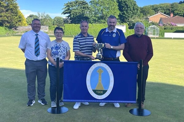 Gavin and Bobby triumph in memorial bowls competition