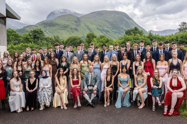 Sixth years dress to the nines for graduation celebration