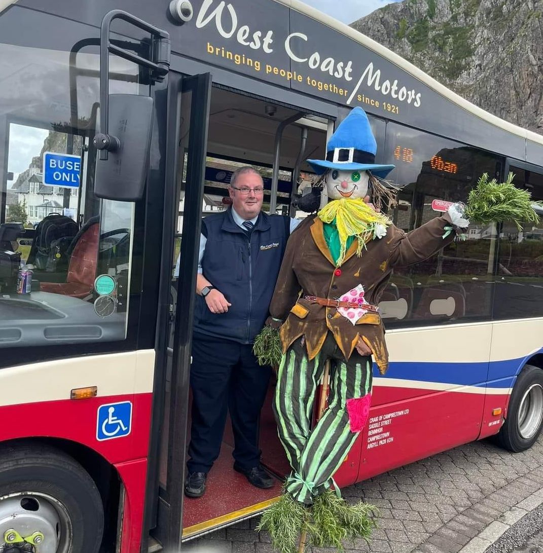 Seil Scarecrow festival mascot Seumas hitching a ride on the Ellenabeich bus.