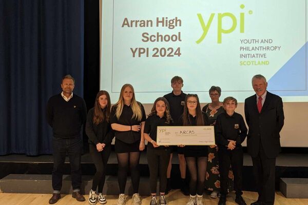 High school pupils motivate their case for YPI donation