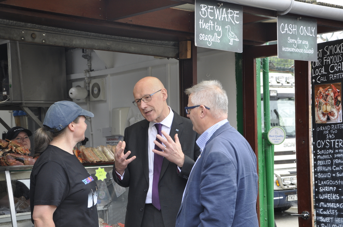 RP_T25_John_Swinney_talking_to_seafood_hut_staff.JPG