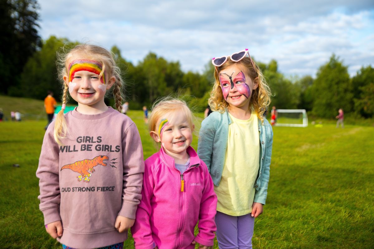 Sunshine and smiles at Spean Bridge Summer Fete. Photograph: Charlotte Grant Photography.