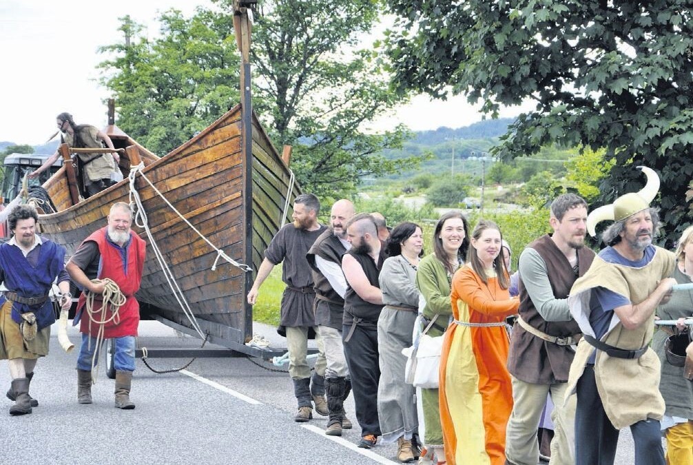 2014: Vikings pull the majestic long ship through Tarbert.