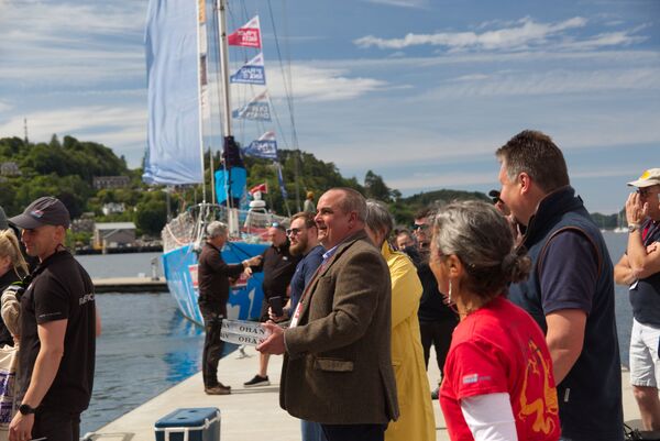 Andrew Spence welcomes Qingdao to Oban