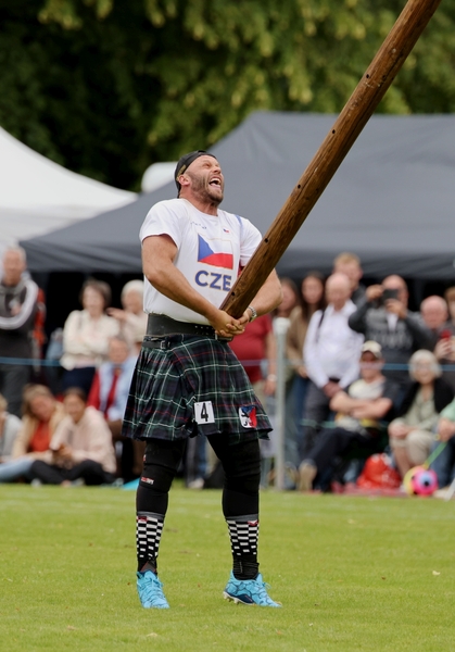 Vlad Tulacek tossing the caber to win the medal for the third time. Photograph: Kevin McGlynn