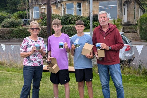 Competitors ‘putt’ in a good shift during village competition