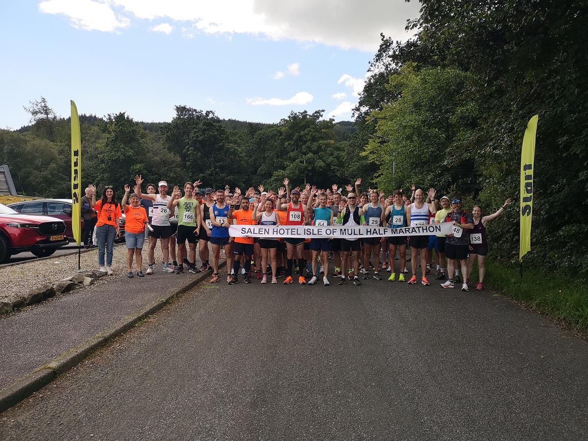 Alan_Parker_T31_Mull_Half_Marathon_start_line.jpg