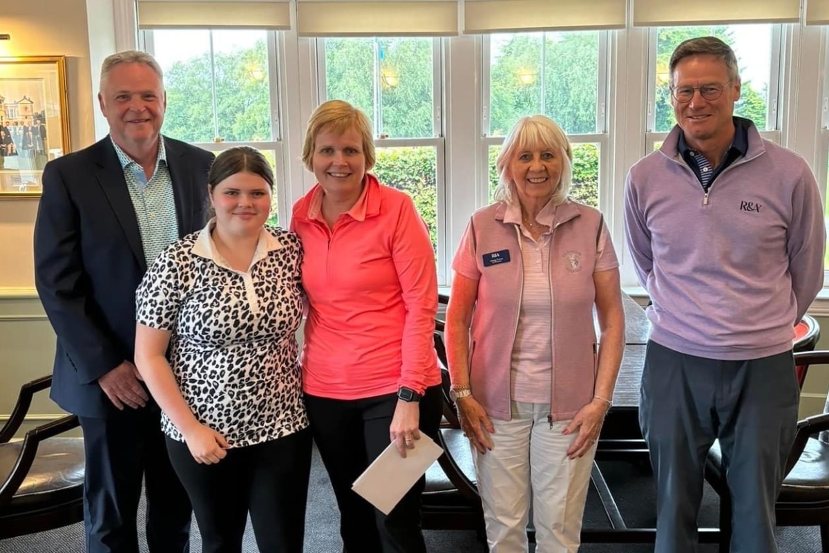 Mother and daughter win through to UK golf final in St Andrews