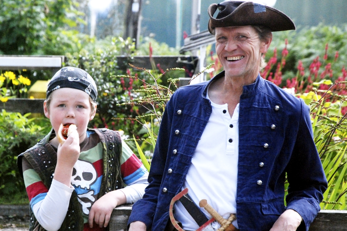 Arrr me hearties! There be pirates coming to Ardfern.
