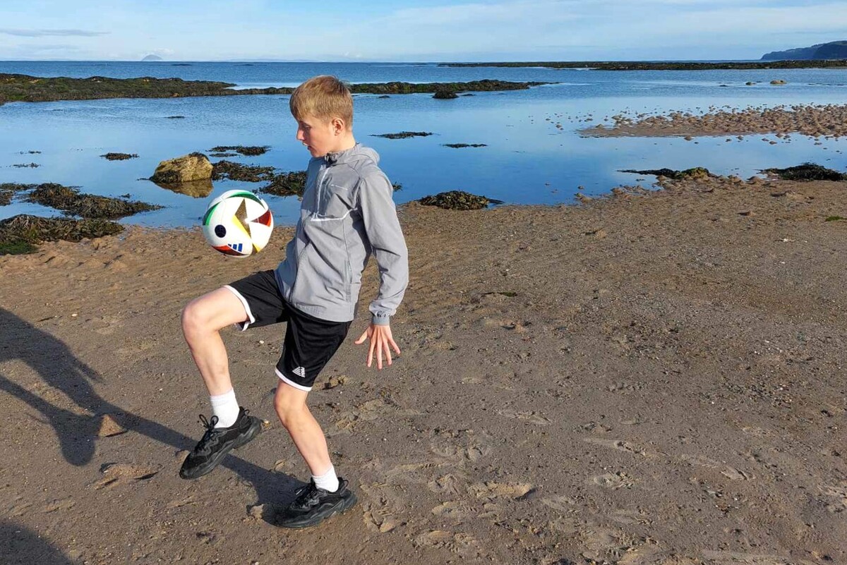 Kintyre teen kicks off keepie uppie challenge