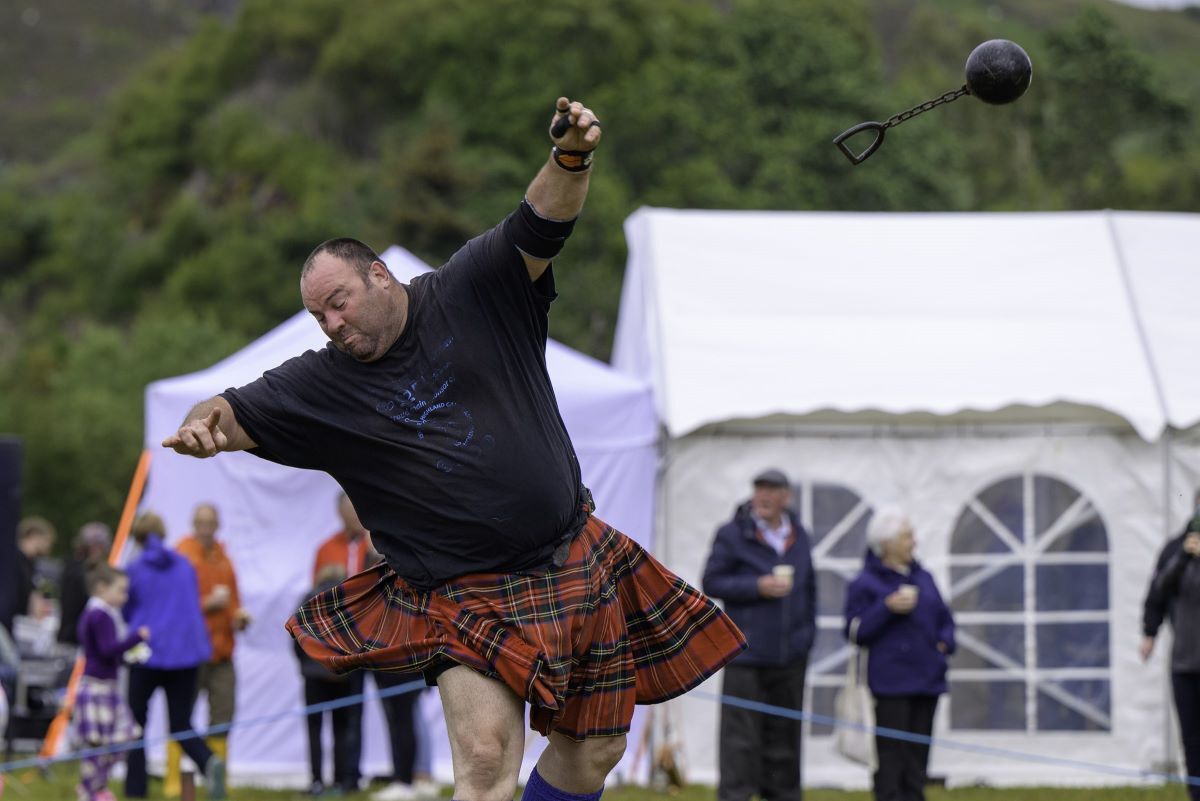NO_F32_Mallaig_and_Morar_Highland_Games_24_56lb_Weight_for_distance_Photograph_Phil_Hughes_web.jpg