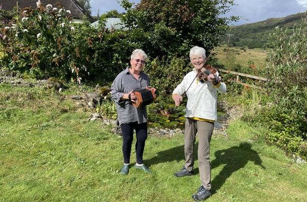 Kind-hearted duo throw open their gardens to raise cash for world polio fight