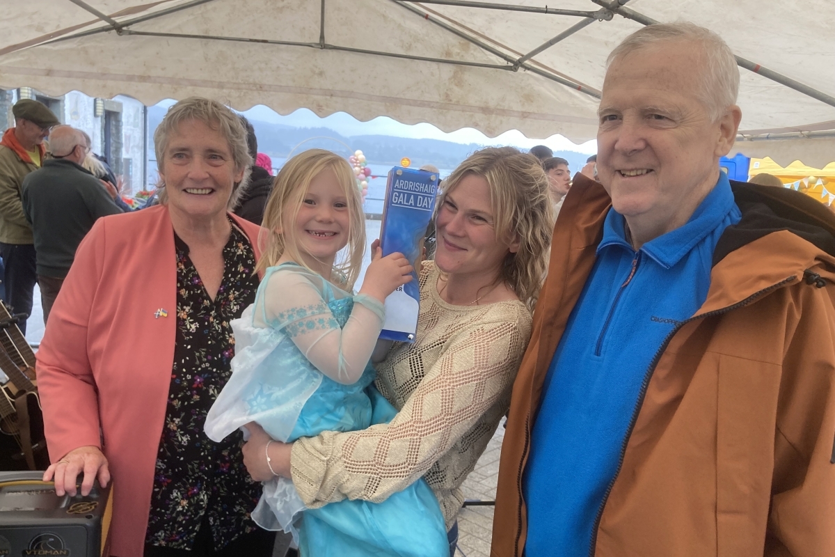 Deputy Provost Councillor Jan Brown (left) and Provost Councillor Dougie Philand were on hand to present the "best float of the day" award to Elsie Penman and mum Emma of Riverside Rascals in Lochgilphead. Photograph: Rita Campbell Deputy Provost Councillor Jan Brown (left) and Provost Councillor Dougie Philand were on hand to present the "best float of the day" award to Elsie Penman and mum Emma of Riverside Rascals in Lochgilphead. Photograph: Rita Campbell