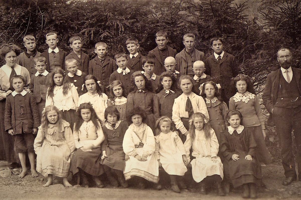 Strontian school children in 1910 - the school was to become a well-know CT place of learning. Photograph: Iain Thornber Collection Strontian school children in 1910 - the school was to become a well-know CT place of learning. Photograph: Iain Thornber Collection