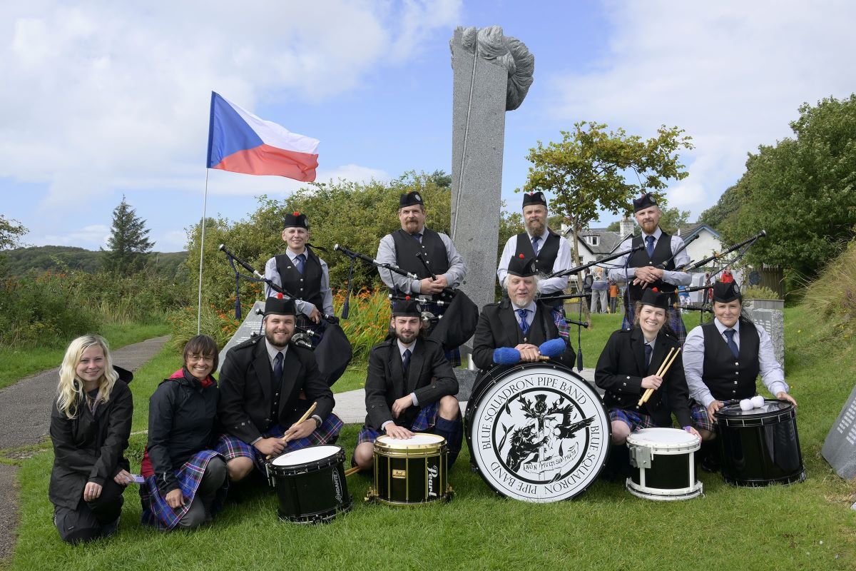 Czech pipers tune up for championships in Arisaig