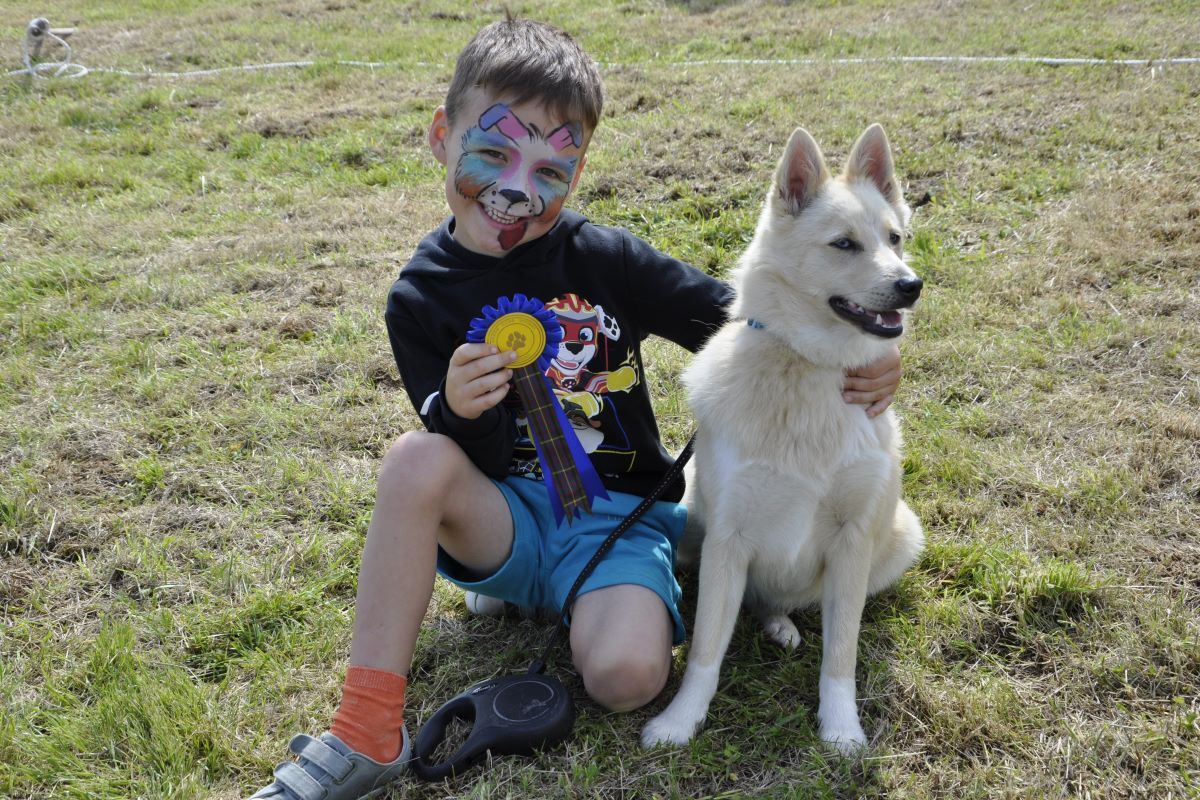 Aaron Stockdale with his Pomsky pup Pipsqueak who came second in the cutest pup category at Arran Dogs' show.