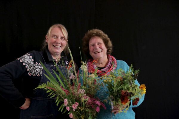 Mull 'remembers together' at bouquet making event