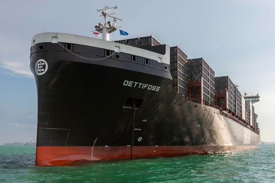 Now Samherji bids for big shipping line