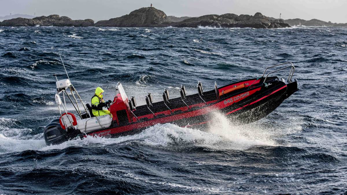 World’s first climate-neutral boat hull and safe eco-friendly workboat