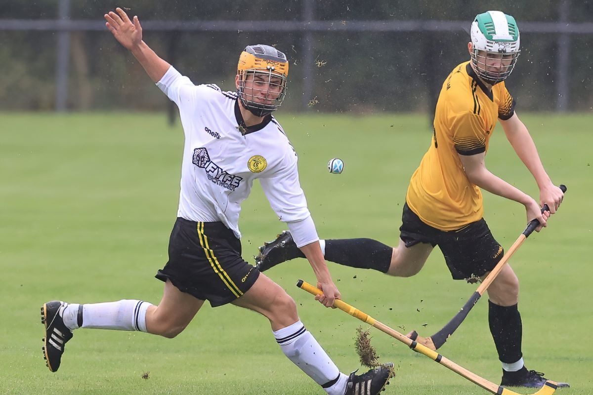 Calum MacDonald (Inveraray) and Archie MacPherson (Fort William) battle for the ball in the MOWI National Division clash. Photograph: Stephen Lawson.