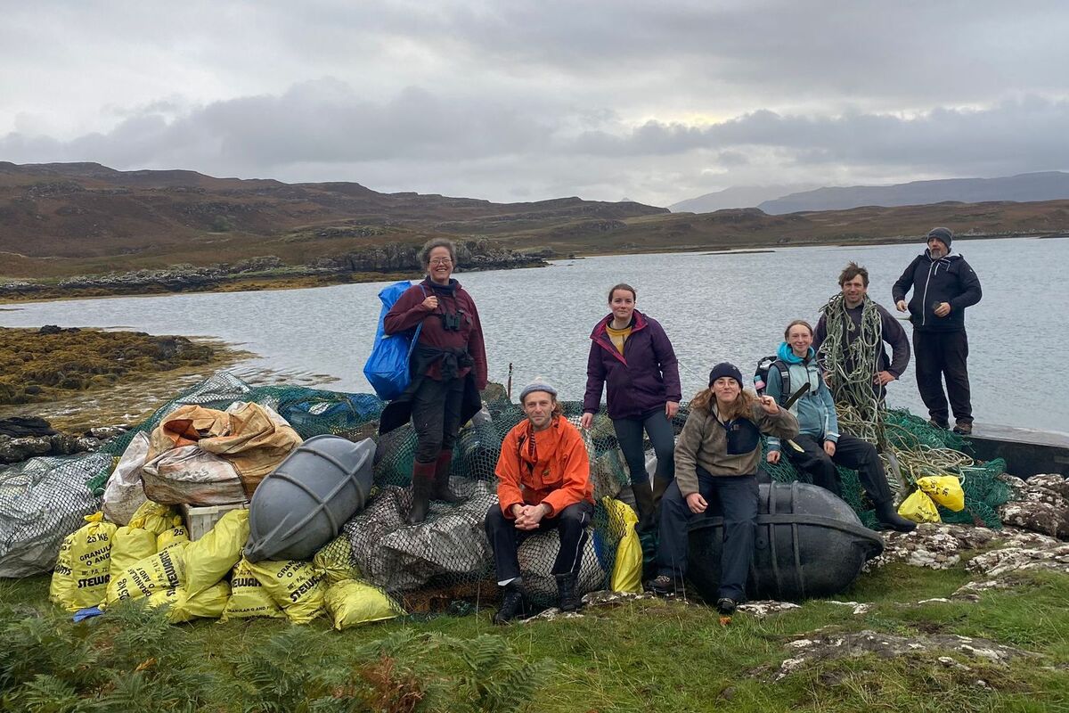 no_t39_ulva_volunteers_on_their_rubbish_mountain.jpg