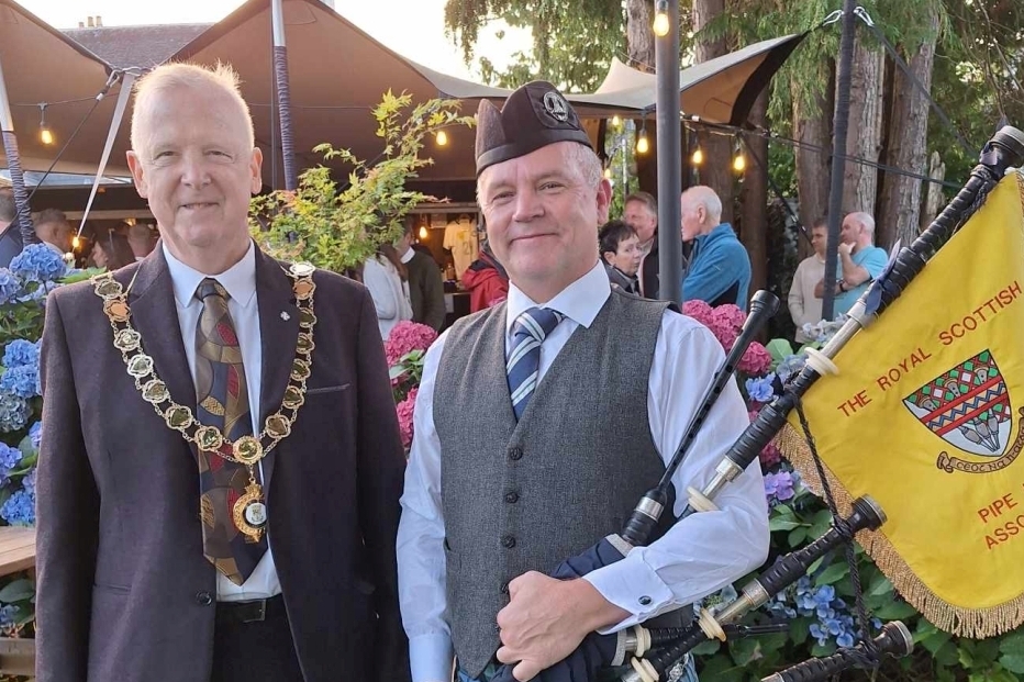 Provost Dougie Philand and Pipe Major Stuart Liddell of Inveraray and District Pipe Band.