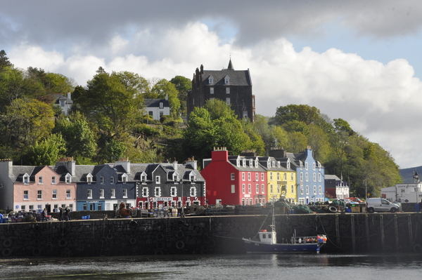 Christmas bonuses snatched from Mull hotel safe