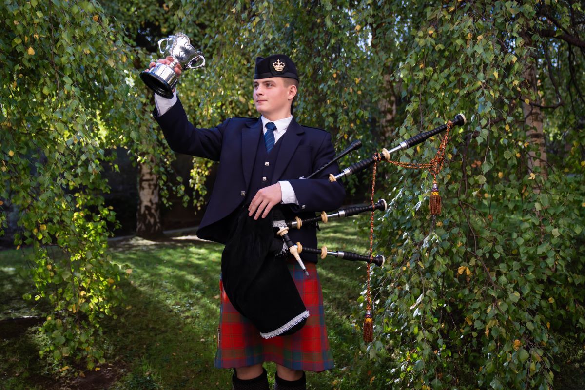 NO_T42_Mod_23_A_Paisley_Mod_piping_winner_Arran_Green_Royal_Highland_Fusiliers_Cup_01_web.jpg