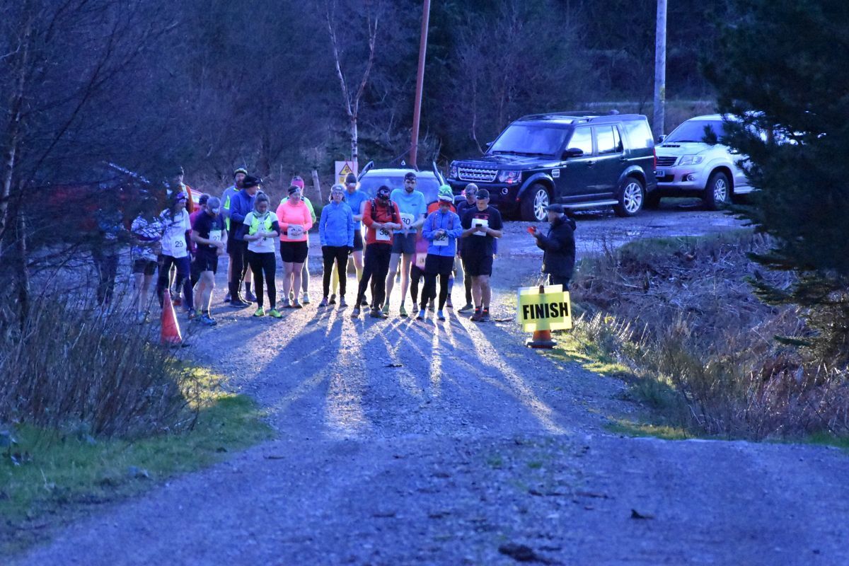 Runners prepare to set off at a previous Clauchland hills race organised by Arran Runners.