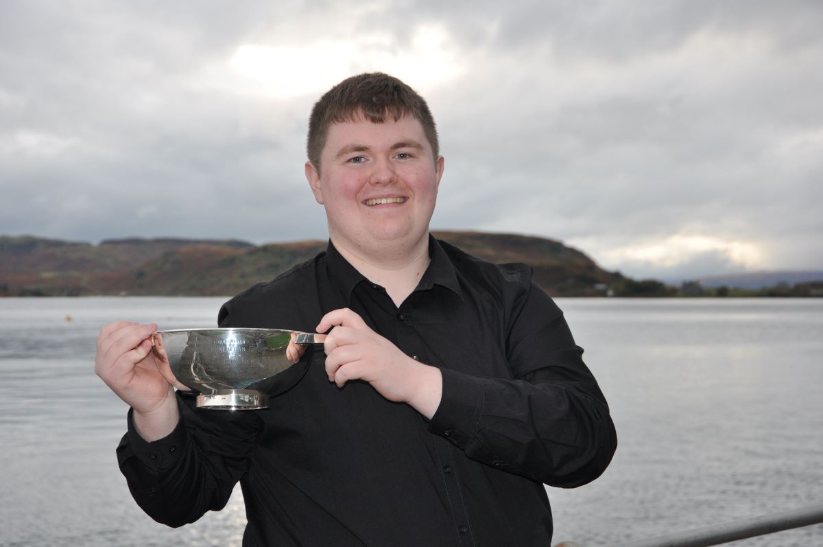 T42_Mod_24_CalMac_solo_singing_cup_winner_Lewis_Dewey_01_web.JPG