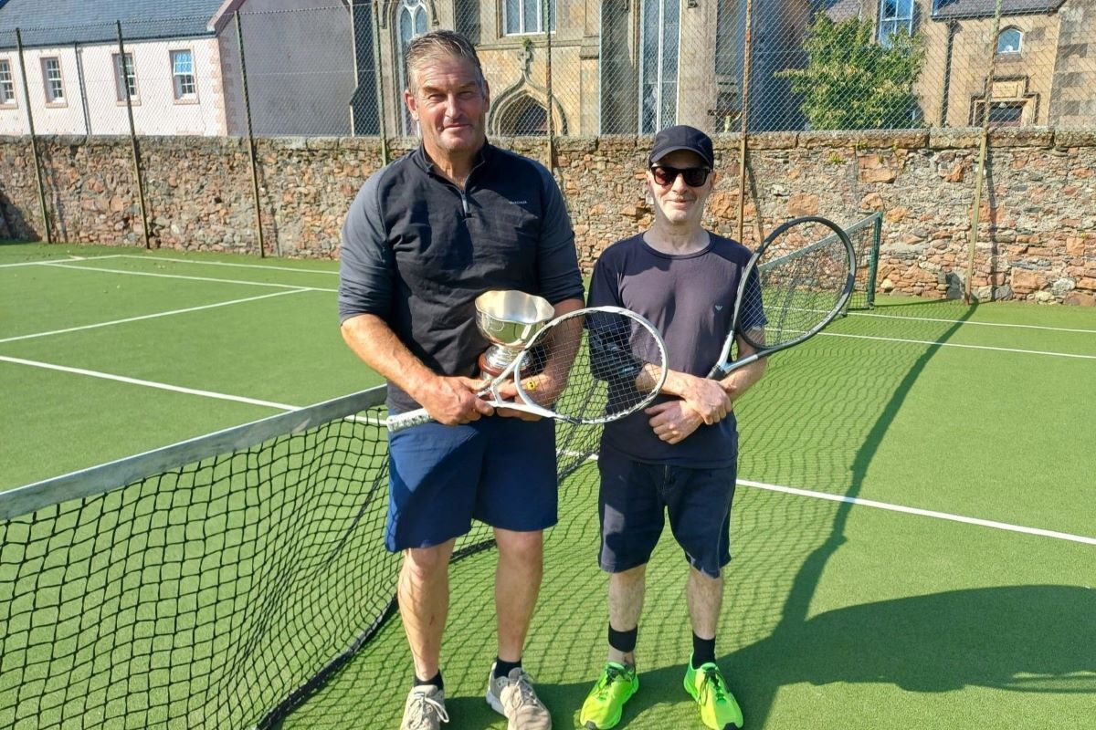 Campbeltown tennis champions lift season’s silverware