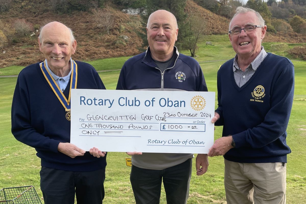 Golfing juniors benefit from Rotarian contribution