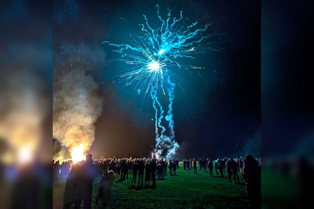 Bonfire events delight Southend and Carradale crowds