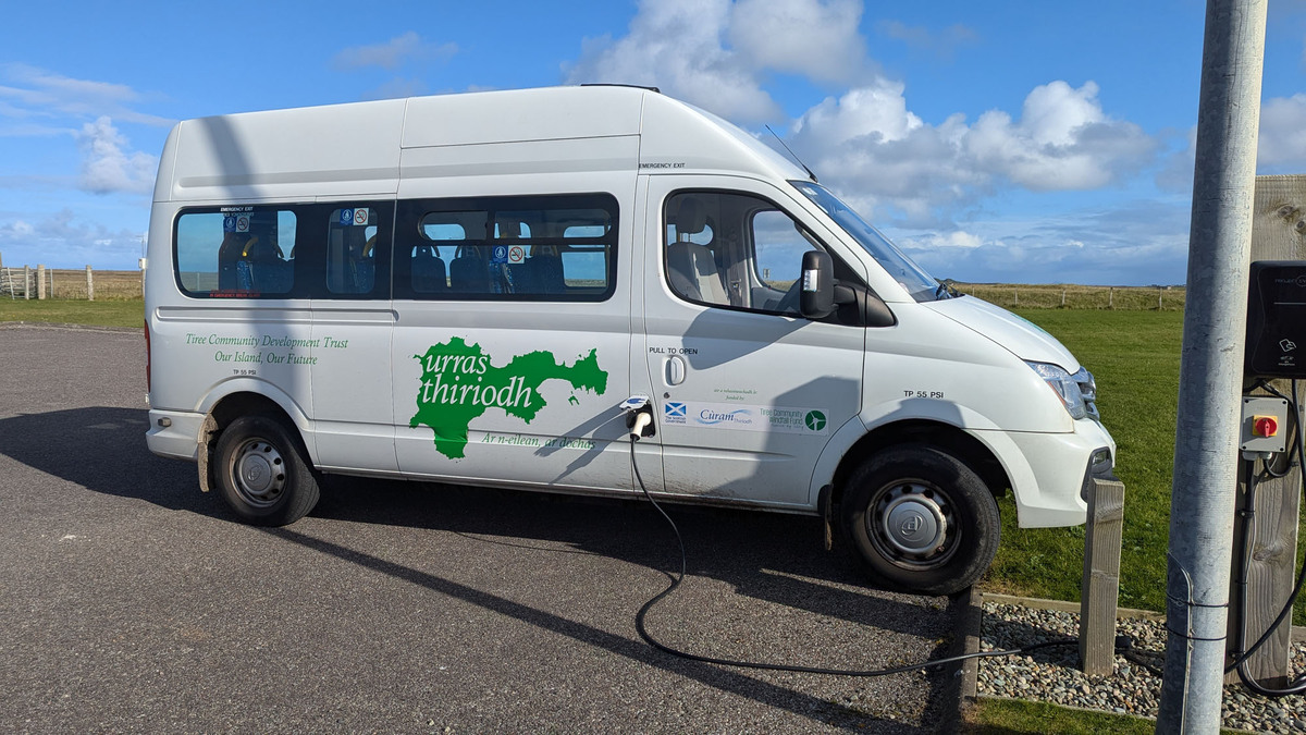 no_t46_tiree_community_bus.jpg