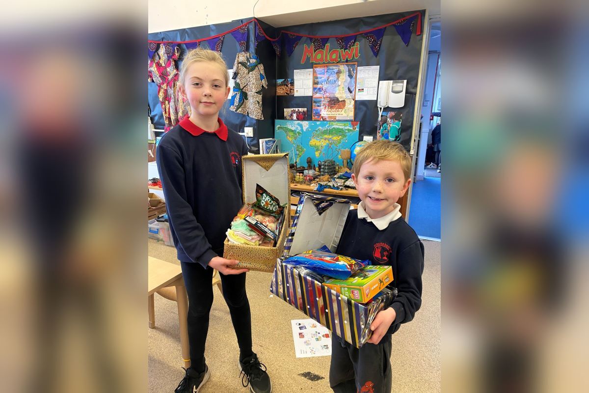 Rhunahaorine pupils show support for shoebox appeal