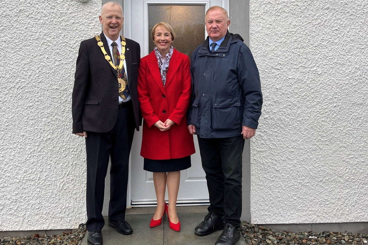 Argyll and Bute Provost Dougie Philand, Fyne Homes Ltd CEO Iona MacPhail and MacLeod Construction Ltd Managing Director Kenny MacLeod at the new Cnoc Mor Place homes in Lochgilphead. Photograph: Fyne Homes Ltd